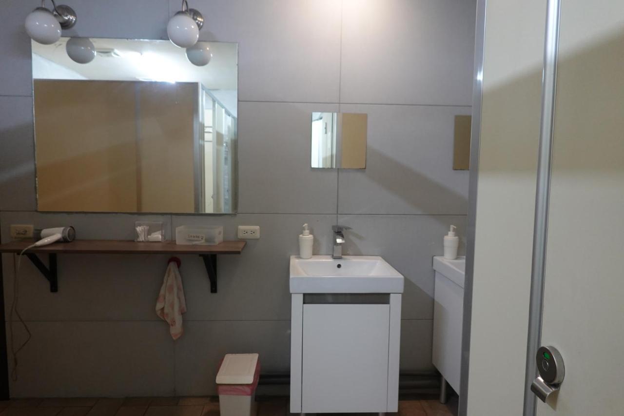 פולי Center.Center Hostel מראה חיצוני תמונה