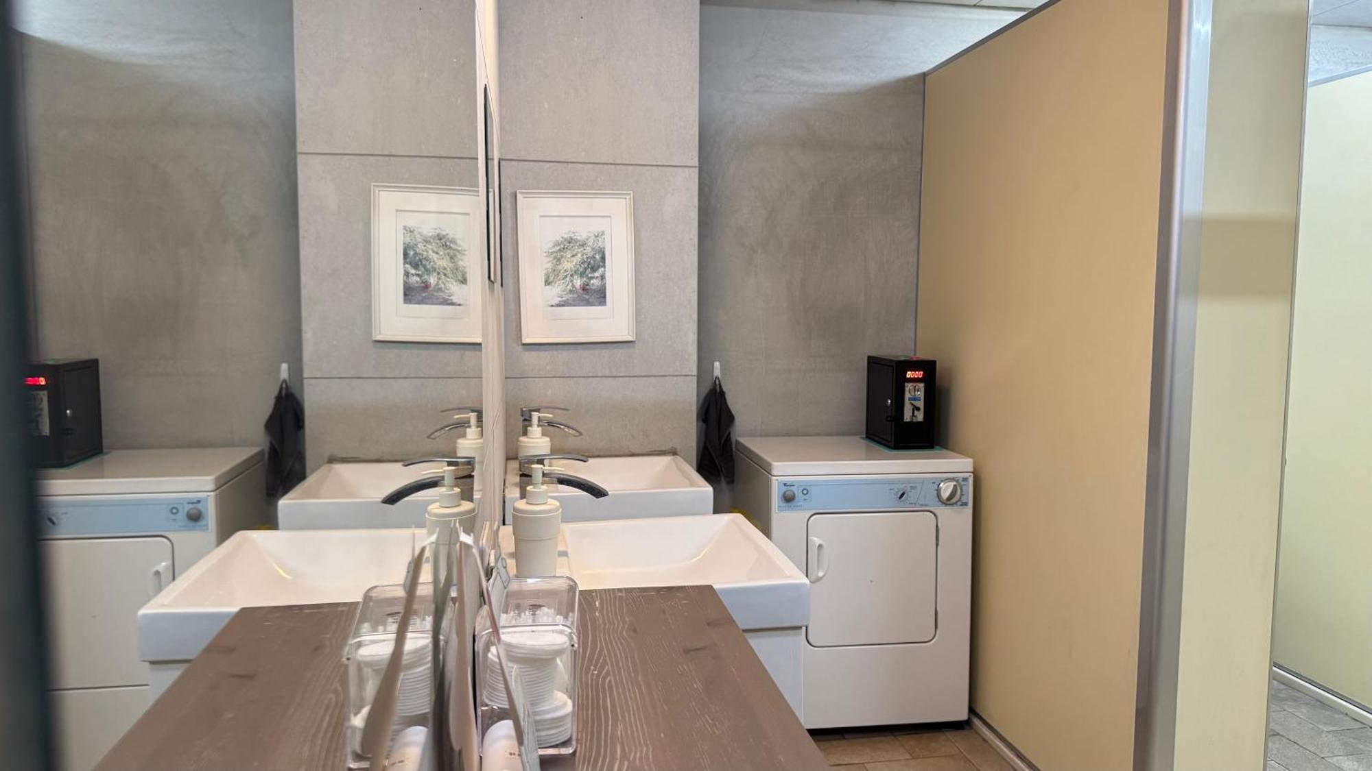 פולי Center.Center Hostel מראה חיצוני תמונה