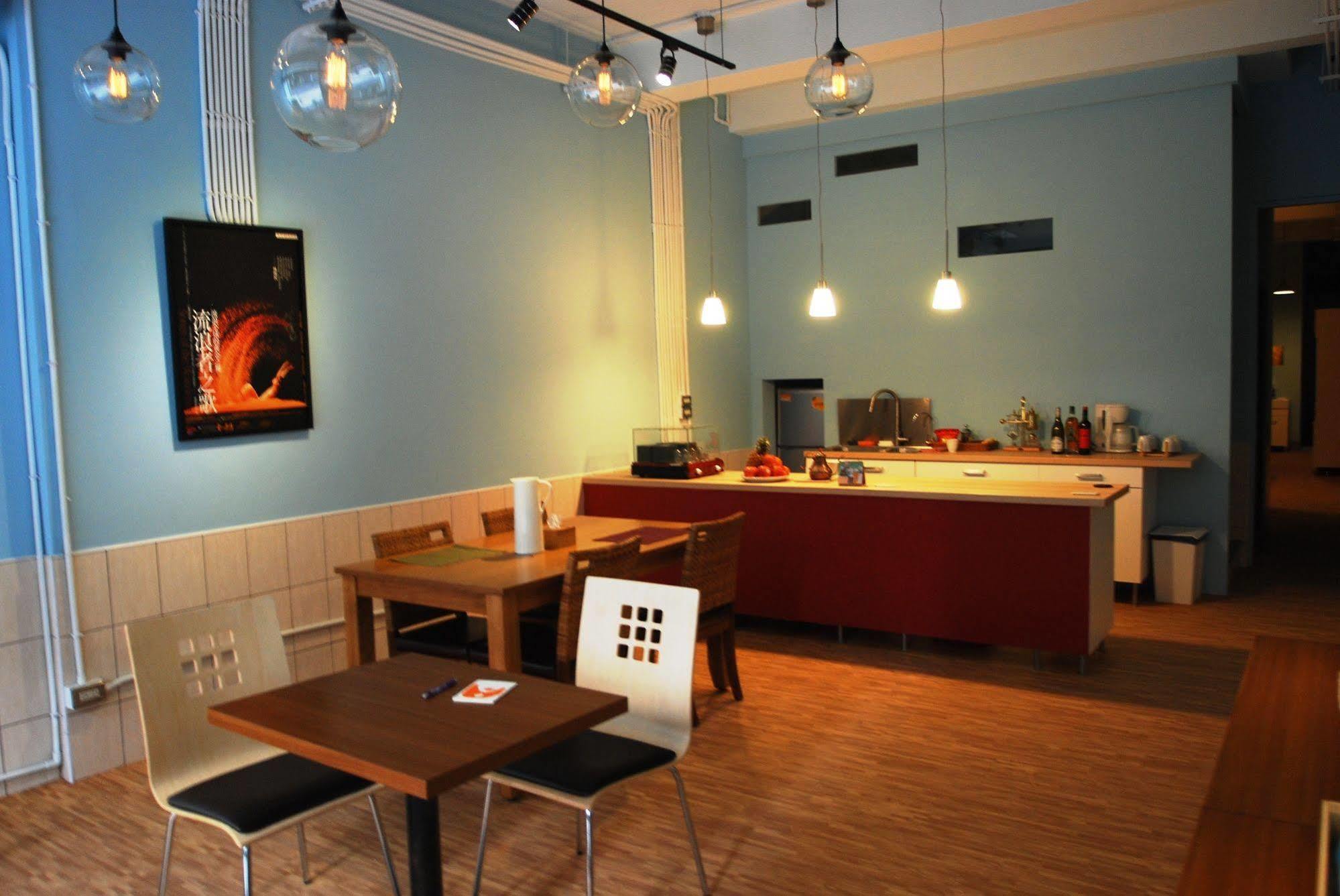 פולי Center.Center Hostel מראה חיצוני תמונה